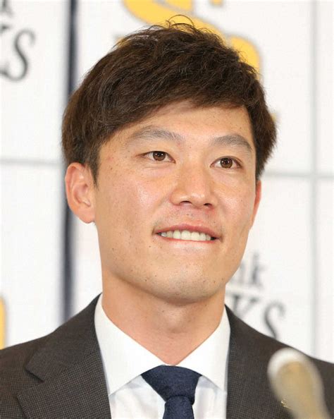 現状維持で契約更改し会見するソフトバンク・岩崎（撮影・岡田 丈靖） ― スポニチ Sponichi Annex 野球