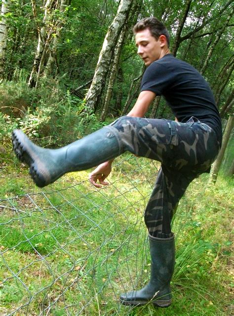 Pin By Gay Bottes On Guys In Wellies Mecs En Bottes Boys Rain Boots