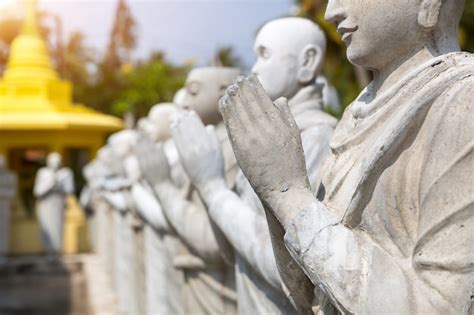 Estatuas De Buda En Un Templo En Primer Plano De Sri Lanka Ceil N