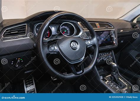 Nowosibirsk Russland Juli Volkswagen Tiguan Redaktionelles