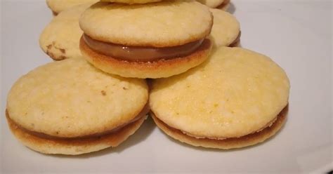 Alfajores de coco y dulce de leche Receta de Flavia Elizalde- Cookpad