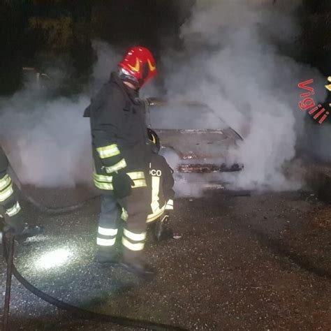 Badolato Incendio Nella Notte Auto Distrutta Dalle Fiamme Gazzetta