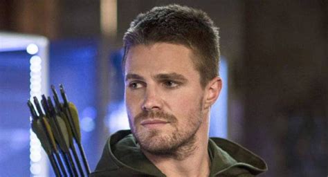 Suits astro de Arrow vai estrelar novo spin off da série D Marília