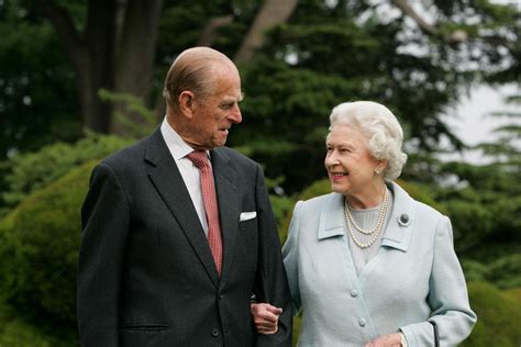 Morre Pr Ncipe Philip Marido Da Rainha Elizabeth Aos Anos Elle