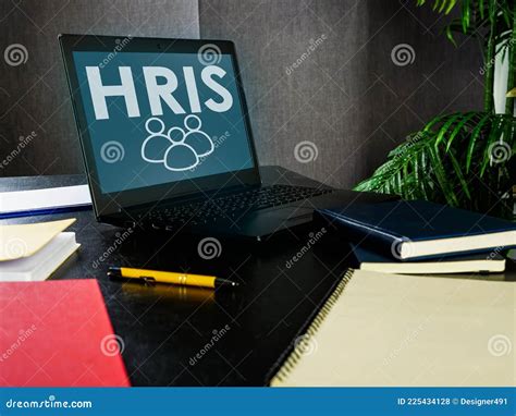 Laptop Aberto Sistema Hris De Gerenciamento De Recursos Humanos