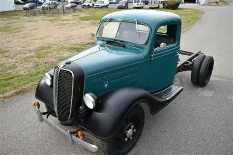 1937 FORD 1 1 2 TON FARM TRUCK ORIGINAL V 8 4 SPEED W FLATBED V G