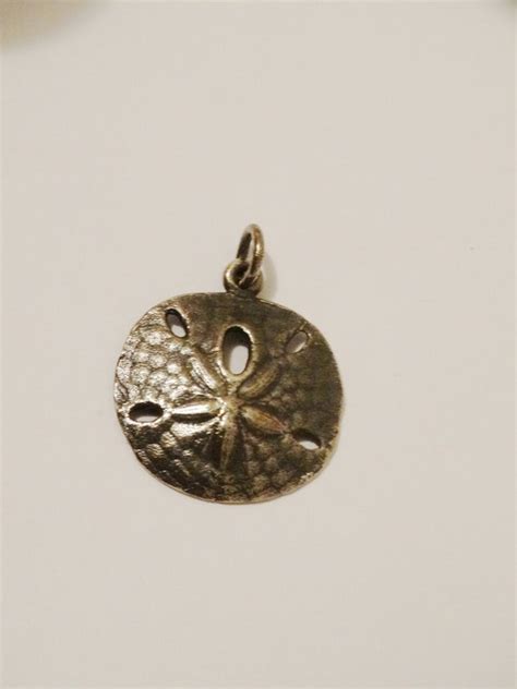 James Avery Sterling Silver Sand Dollar Pendant Gem