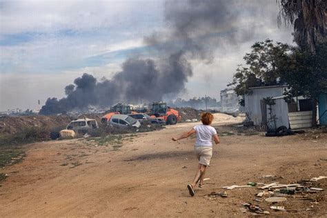 Israel Gaza War Photos That Defined A Year Of Conflict The New York