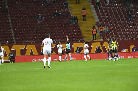 Galatasaray Fenerbah E Ilk Kad N Derbisinde Tarihi Fark S Zc