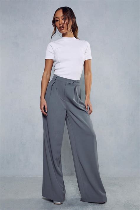 Pleat Front Relaxed Wide Leg Trousers Boohoo Uk