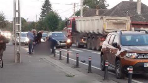 Trafic blocat la Prejmer după ce un autoturism a lovit un pieton în