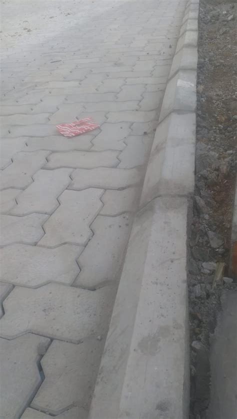 Solid Gray Concrete Outdoor Kerb Stone For Landscaping Kg At Rs