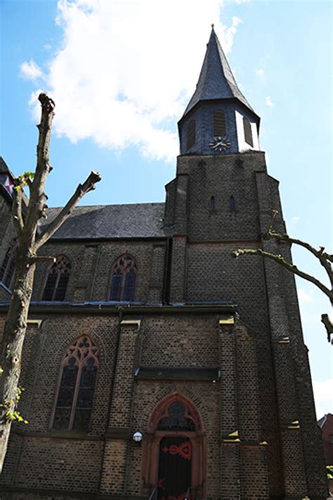 Sehensw Rdigkeiten In Zons Kirche St Martinus Altes Zollhaus Zons