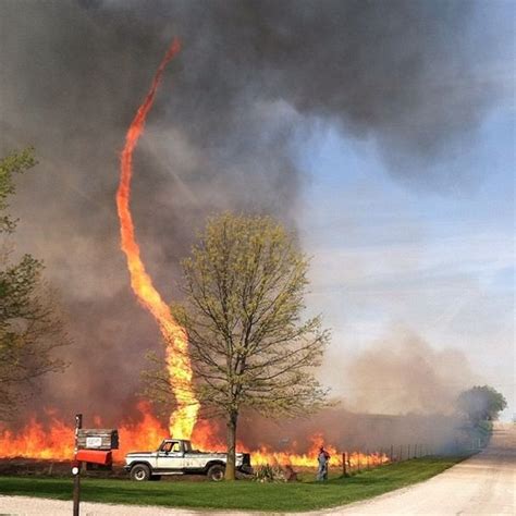 So sieht also ein Feuertornado aus