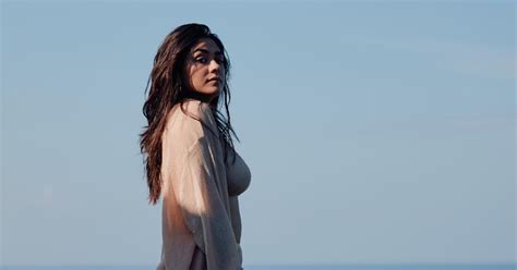 Mrunal Thakur Looks Uber Hot In New Pictures