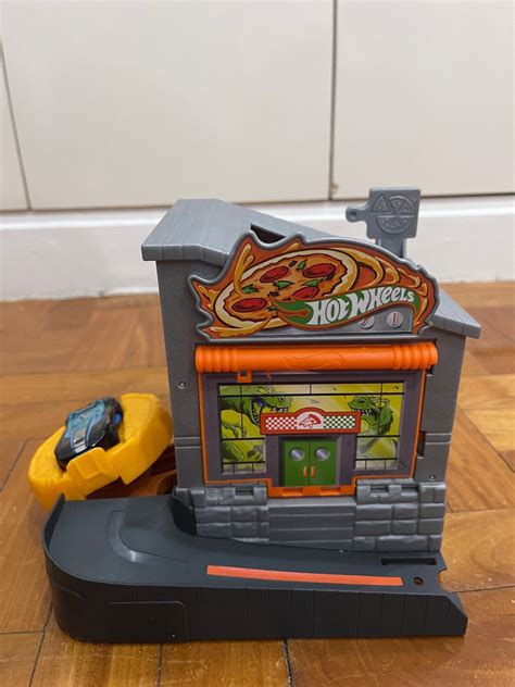 Hot Wheels City Play Set Downtown Pizza Set Hobbies Toys Toys Games On Carousell