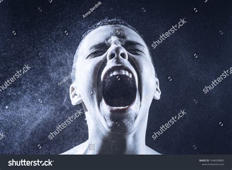 Pre Teen Boy Naked Screams Into Foto Stock Shutterstock