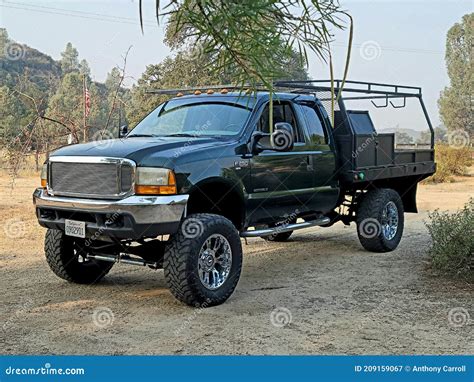 Lifted 2000 Ford F250 Superduty Flatbed Editorial Photography - Image ...