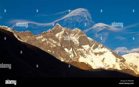 Lee wave clouds Lhotse, nepal Stock Photo - Alamy