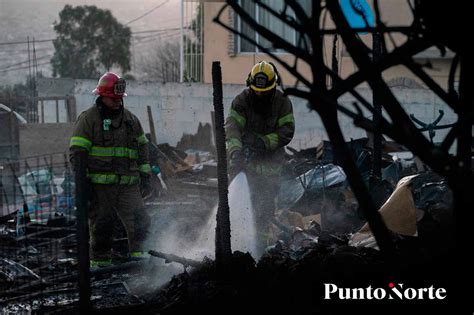 Se Incendia Recicladora Clandestina Y Pone En Riesgo 12 Perros Y Dos