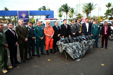 Governo promove quase 700 policiais militares e entrega 55 automóveis