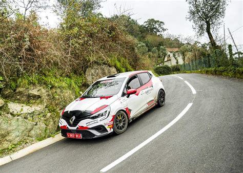 Renault convida candidatos a piloto a testar o Clio Rally 5