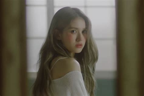 Watch Somi Asks What You Waiting For In Comeback Mv Soompi