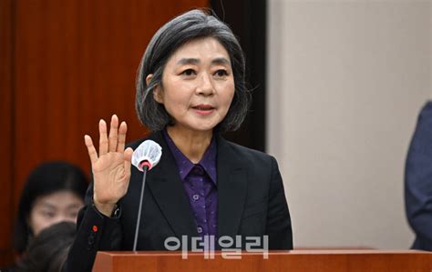 포토 선서하는 김행 장관 후보자