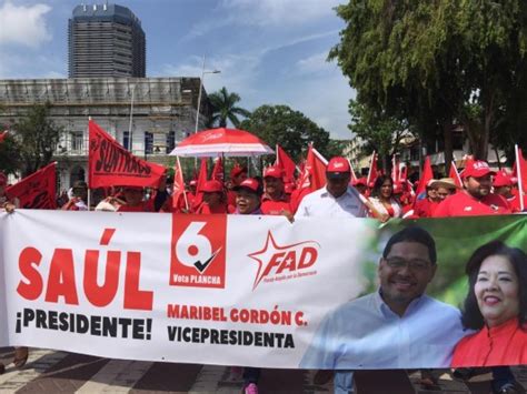 Panameños marchan en el Día del Trabajador