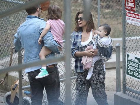 Ryan Gosling & Eva Mendes Park It With Daughters (PHOTO) | Ryan gosling, Ryan gosling kids, Eva ...