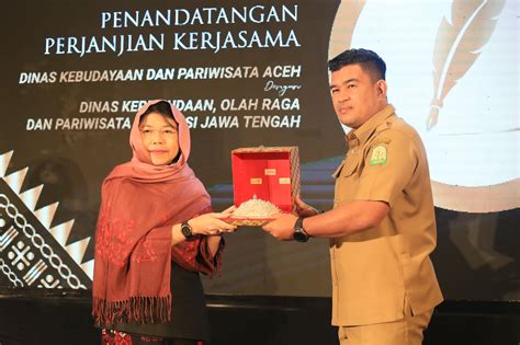 Disbudpar Luncurkan Busana Berbudaya Aceh