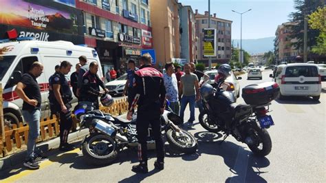 Motosikletli yunus timi otomobille çarpıştı Kazada 2 polis yaralandı