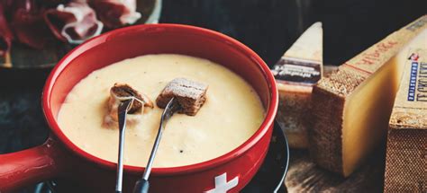 Kaasfondue Van Hollandse Emmentaler Met Kerstkrans Kaas Nl