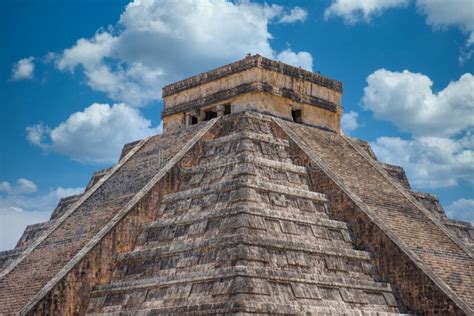 Pyramide Du Temple Kukulcan El Castillo Chichen Itza Yucatan Mexico