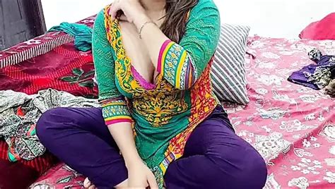 Indian Bhabhi Does Striptease And Nude Dance Ass Twerking Shaking Boobs Xhamster