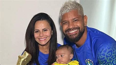 Viviane Ara Jo Comemora Meses Do Filho Festa Tem Tica Da Copa Do