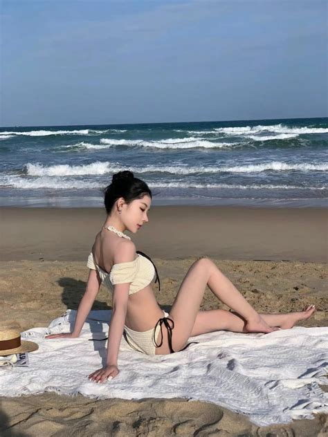 Tips tạo dáng với bikini đi biển ĐẸP đúng chuẩn HOT TREND cho nàng