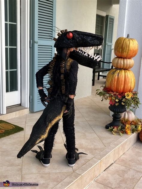 Jurassic World Indoraptor Costume - Photo 5/10