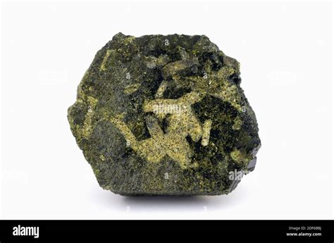 El Epidote Es Un Mineral Del Grupo De Silicatos Es Un Sorosilicato De