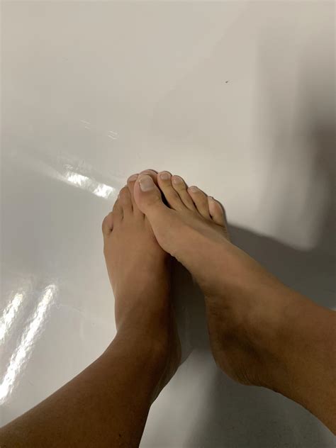 Hot Shower For Cold Feets R GirlsShowering