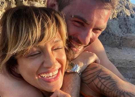 Asia Argento In Vacanza Con Il Nuovo Compagno Michele Martignoni