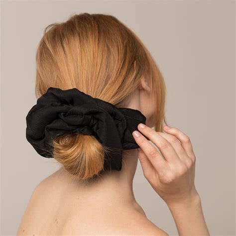 Kitsch Launches Extra Large Scrunchie Thats Eight Inches In Diameter