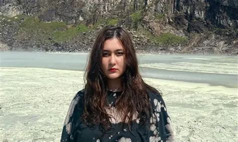 bintang ftv jadi penjual risol intip transformasi talitha curtis