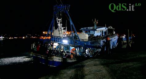 Maxi Sbarco A Lampedusa Migranti Portati In Hotspot Qds