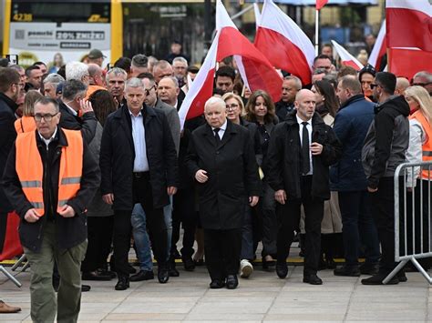 Warszawa Awantura Pod Pomnikiem Smole Skim Interweniowa Marek Suski