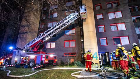 Brand In Mehrfamilienhaus In Filderstadt Hausmeister Rettet Bewohner