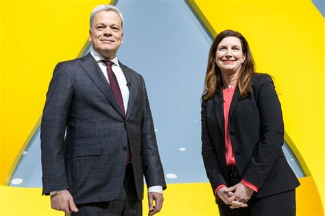 Commerzbank Mitarbeiter Stellen Vorstand Ein Desastr Ses Zeugnis Aus