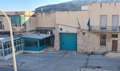 Arrestati Agenti Penitenziari Di Trapani Sospesi Sono Accusati