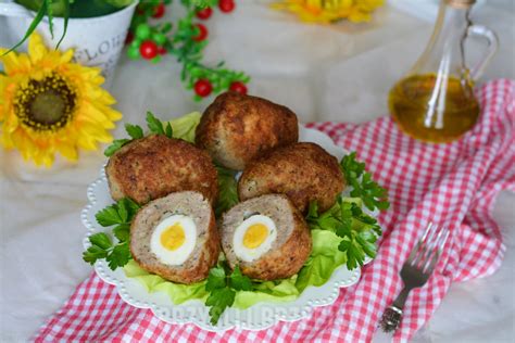 Kotleciki mielone z jajkiem w środku PrzyslijPrzepis pl