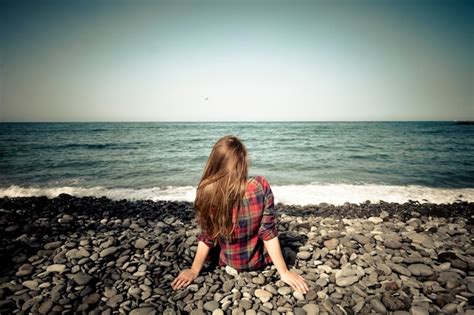 Premium Photo Nice Girl Viewed From Rear Sit Down At The Beach And